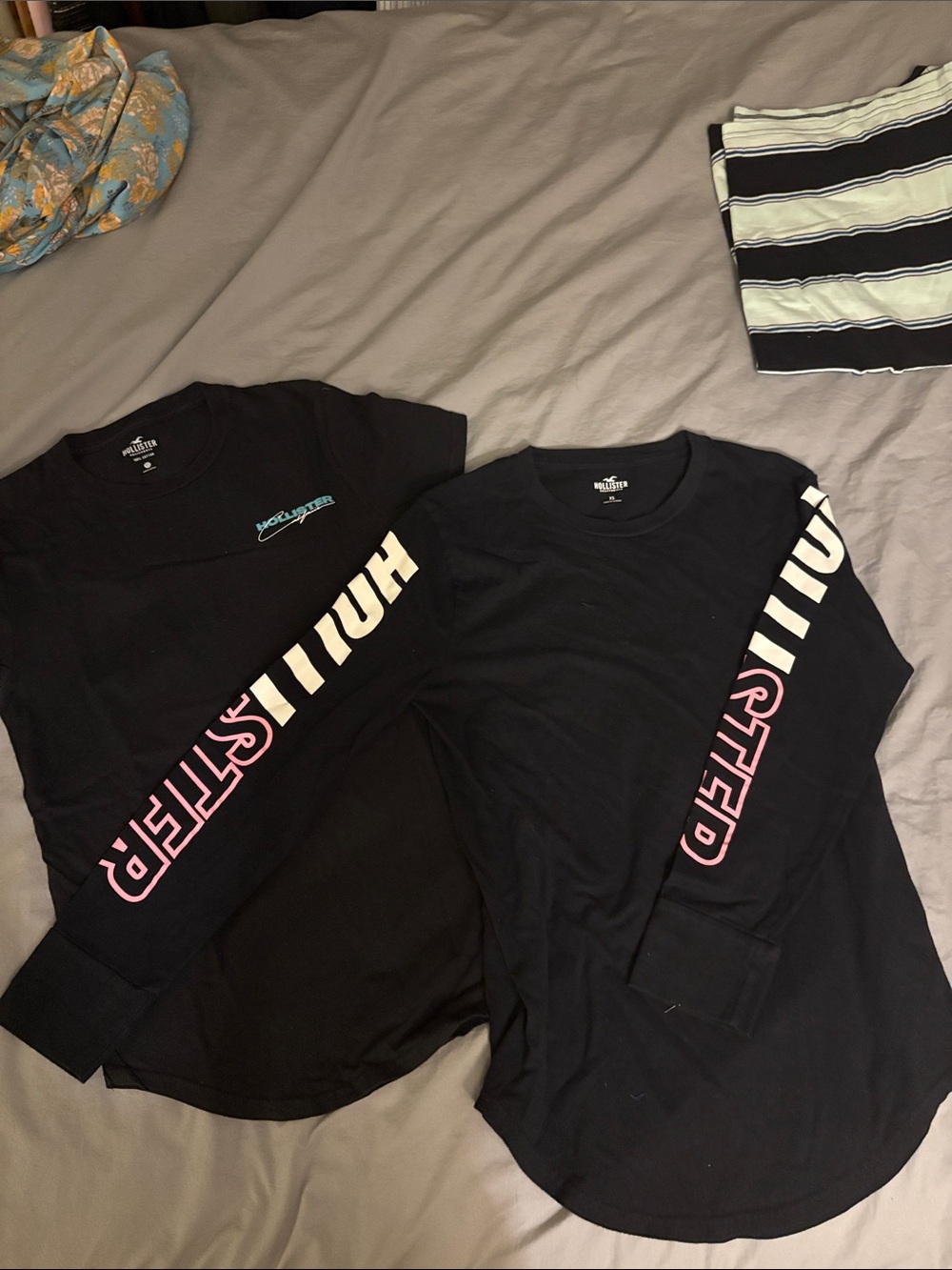 2 Hollister Black Long Sleeve Tee with Pink Sleeve Logoa d short sleeve top
